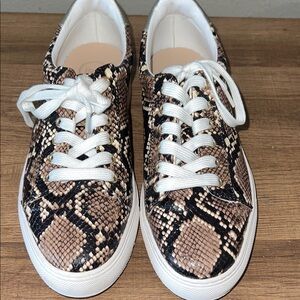 1901 Women's Tan and Black Snake Print Sneakers